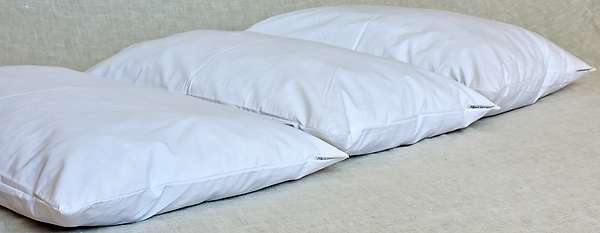 The different firmnesses of the pillows in the Revolana range: flat, soft and firm.