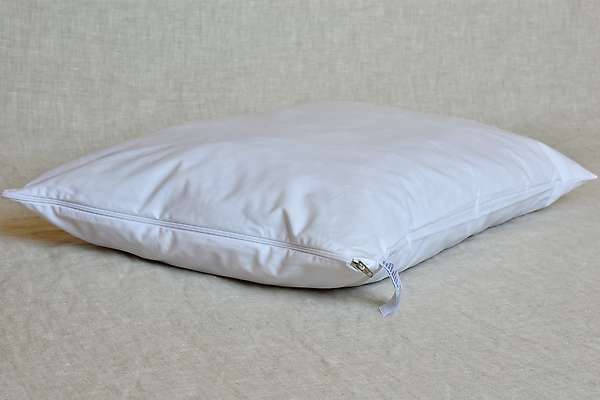 Range of Revolana pillows in pure wool and natural latex. 1/2