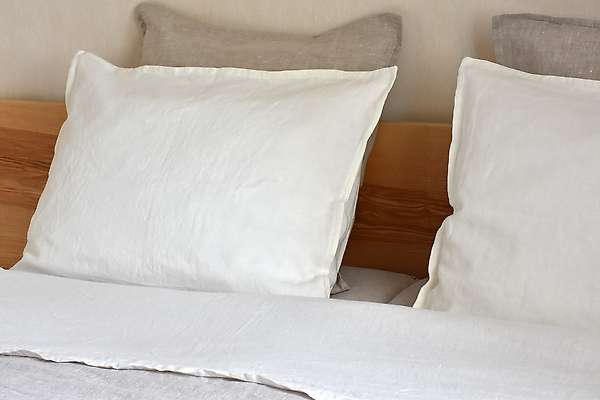 Pure washed linen bed linens from the Revolana range 1/2