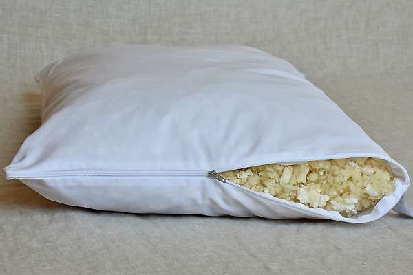 Range of Revolana pillows in pure wool and natural latex. 2/2